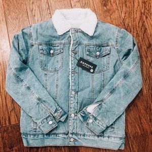 DAYHYPE Sherpa Denim Jacket. Size Large.